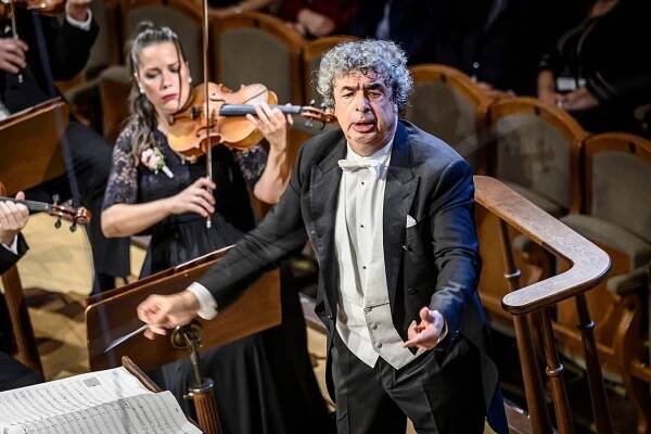 Česká filharmonie zahájila sezonu monumentální „Leningradskou“ symfonií