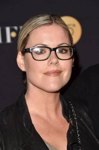 Kathleen Robertson Style, Clothes, Outfits and Fashion • CelebMafia