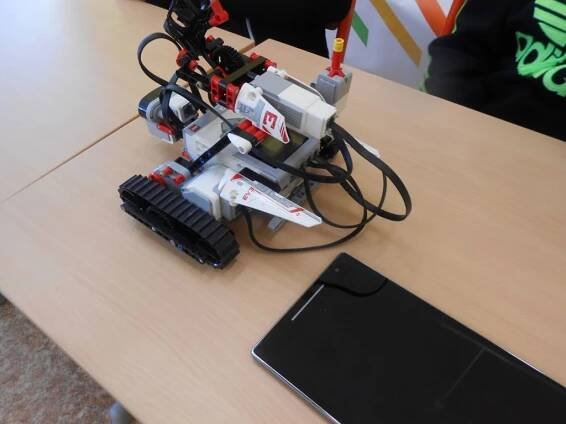 Robotika v 8. a 9.r. - Základní škola Čestmíra Císaře, příspěvková organizace