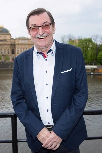 FOTO: Známý hudební skladatel a producent Zdeněk Barták se s Ivetou znal dlouhé roky. – stránka 94