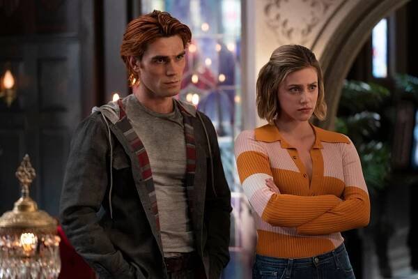 Riverdale - Chapter One Hundred and Seventeen: Night of the Comet - Z filmu - K.J. Apa, Lili Reinhart