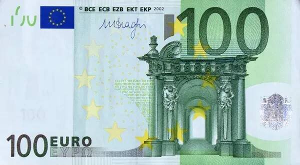 Peníze v eurech zblízka. Národní měna Evropské unie. Lvov, Ukrajina, 13. dubna 2023 — Stock obrázek