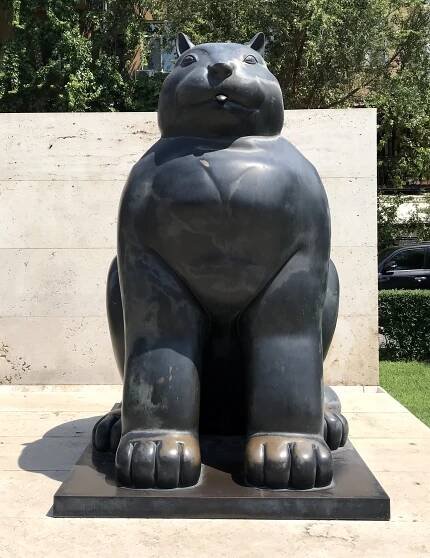 File:Cat statue created by Fernando Botero.jpg