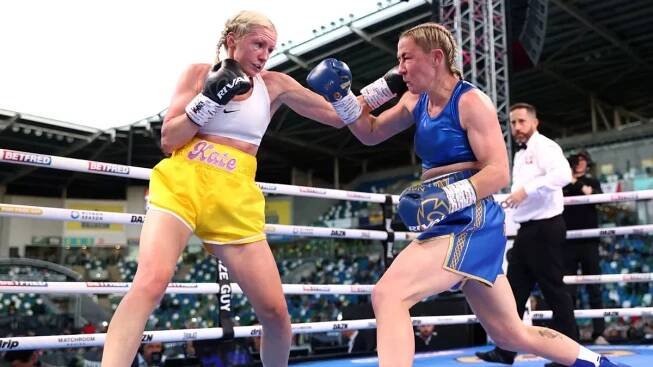 Molly McCann boxing fight result as former UFC star is kicked in debut