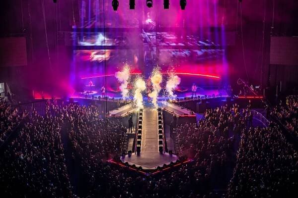 Hudební show Queen Relived by Queenie rozjásala vyprodanou O2 arenu. Queenie prostě patří k naprosté špičce
