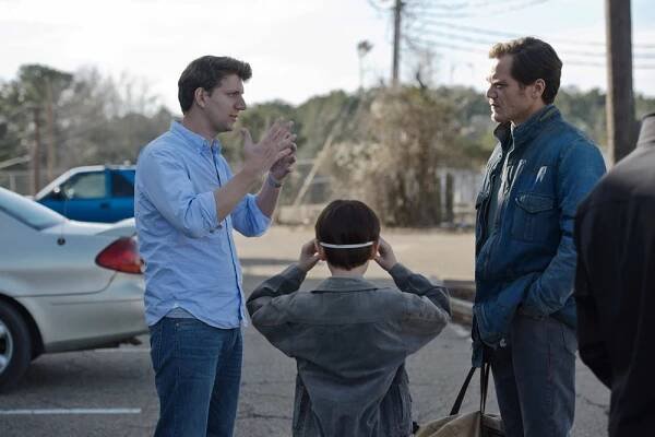 MIDNIGHT SPECIAL, from left: director Jeff Nichols, Jaeden Lieberher, Michael Shannon, on set, 2016. ph: Ben Rothstein/© Warner Bros.