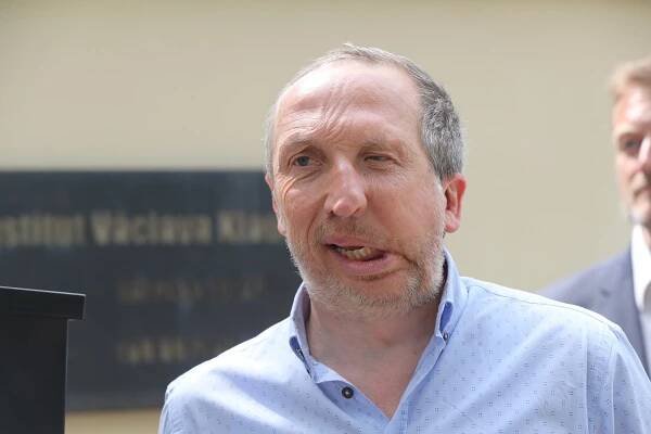 Nejdůvěryhodnější politik je podle průzkumu Klaus mladší, předběhl Babiše