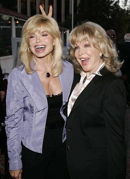 Loni Anderson (L) and Barbara Eden attend the tribute "Red Buttons: A Celebration of Life and Laughter" on August 7, 2006 at The Century Club in Los Angeles, California
