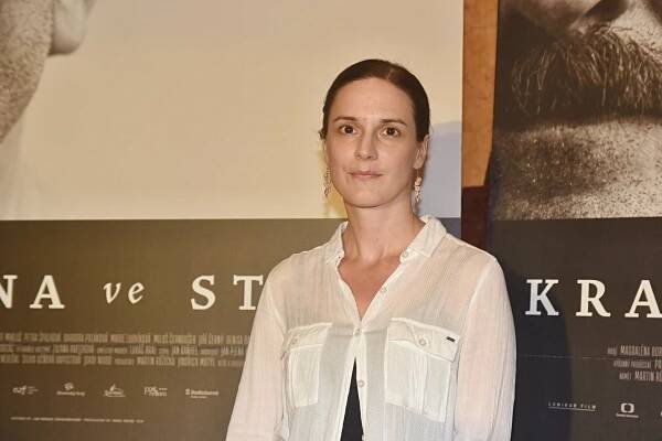FOTO: Magdaléna Borová během tiskové konference ke snímku Bohdana Slámy Krajina ve stínu. – stránka 4