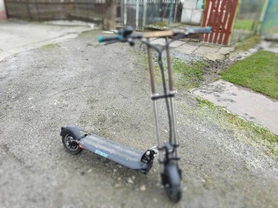 Elektrokoloběžka Bluetouch BT800  - Sport a turistika