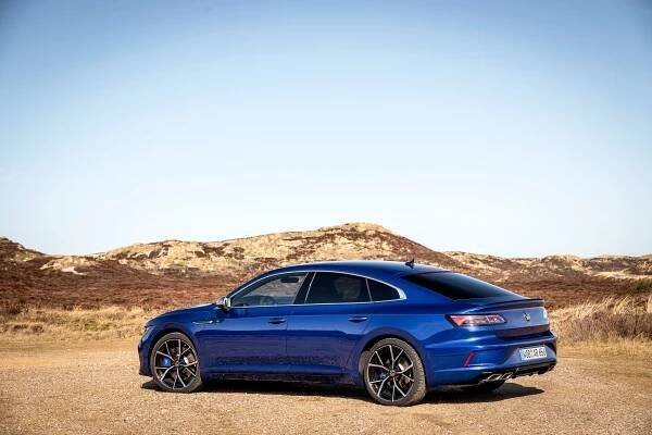 Volkswagen Arteon: Podrobné specifikace vozidel & Interaktivní nástroj pro srovnání