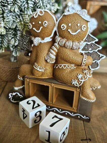 Vánoční adventní kalendář s perníčky Gingerbread - 11*4*13 cm - Clayre & Eef - 6PR4311 - LaHome.cz