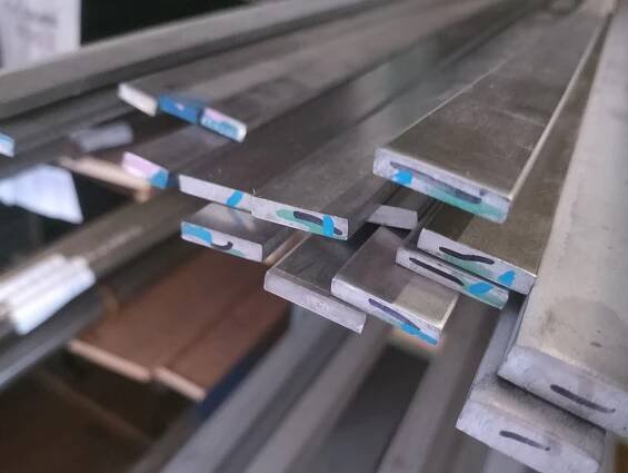 nerezová tyč plochá 20x5 mm, strihaná, akosť 1.4301