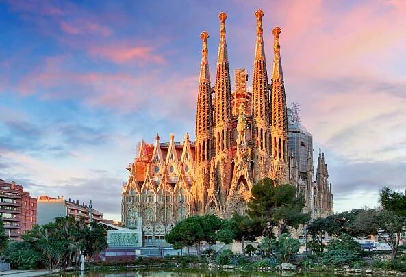 Barcelona could learn a thing or two from London about how to treat tourists