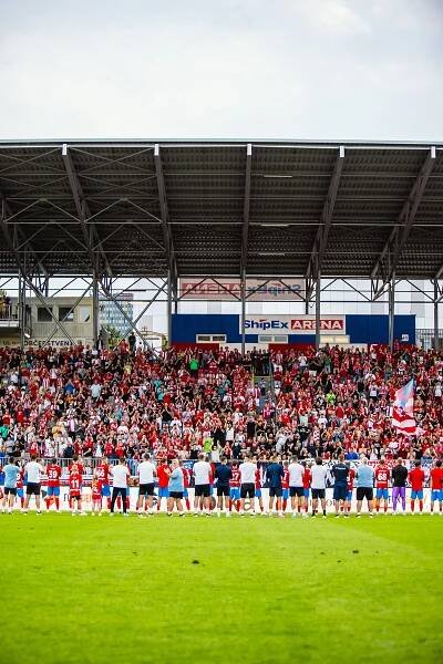 Fotbalová horečka v Brně. 5647 fanoušků na tribunách a Zbrojovka přejela Spartu