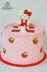 hello Kitty strawberry cake