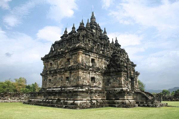 Candi Plaosan Jogja Jadi Ikatan Cinta Dua Agama