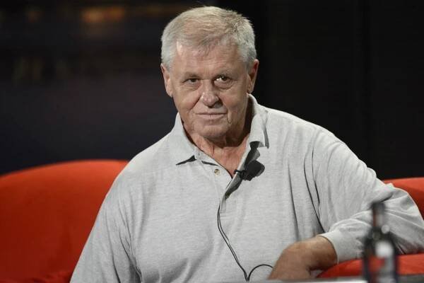 Laďa Kerndl skončil v nemocnici. Dceru za ním zatím nepustili