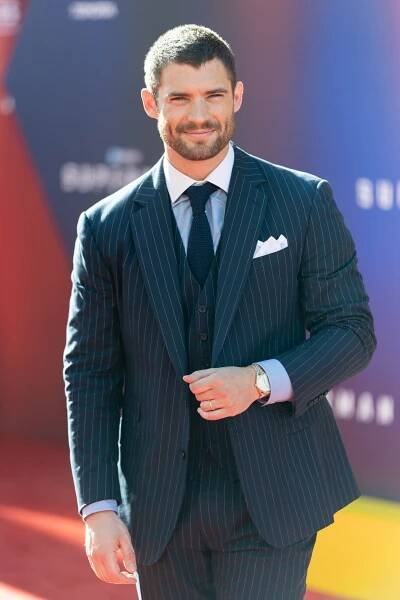 David Corenswet in a suit at a movie premiere.