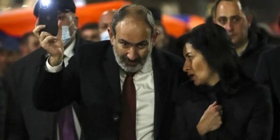 Arménský premiér je ochoten svolit k volbám. Chce, aby opozice podpořila změny v ústavě