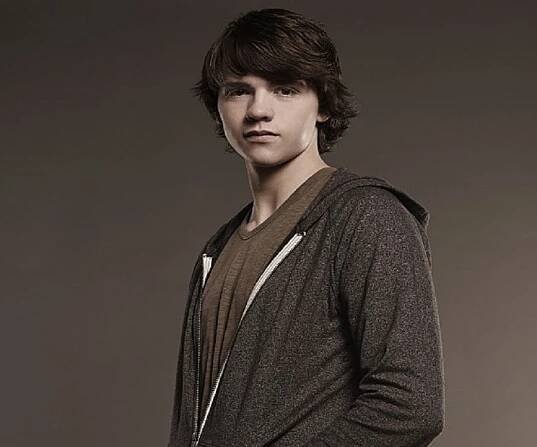 Joel Courtney Biography – Facts, Childhood, Family Life of Actor