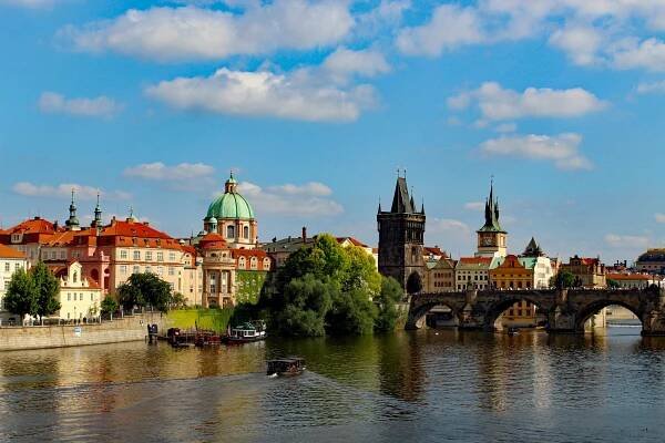 Základová fotografie na téma architektura, centrum města, červené střechy, česká republika, české dějiny, cestování fotografie