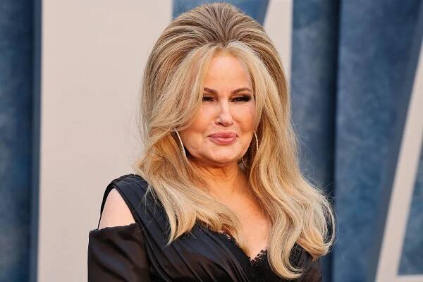 Jennifer Coolidge In a Faux Bob and Bangs Is Everything I Didn't Know I Needed — See Photo