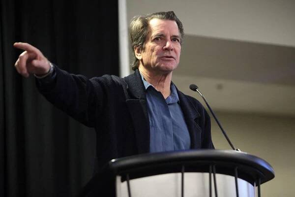 Dirk Benedict Pointing