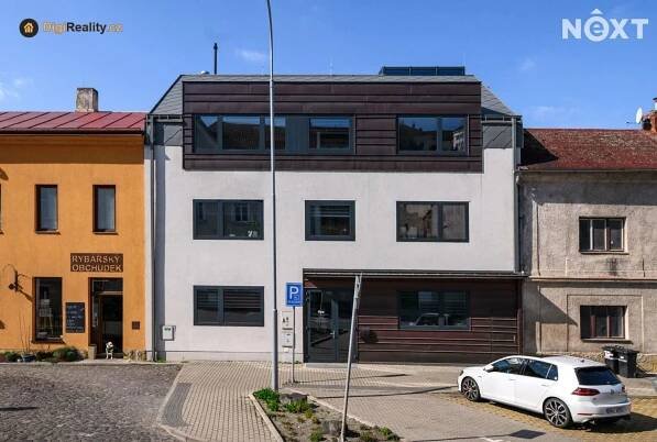 Pronájem komerčního objektu Kanceláře, 246 m2