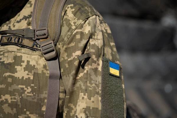 ukrajinská vlajka na vojenské uniformě, válka. vojenské ozbrojené síly ukrajiny. územní obrana - state - stock snímky, obrázky a fotky