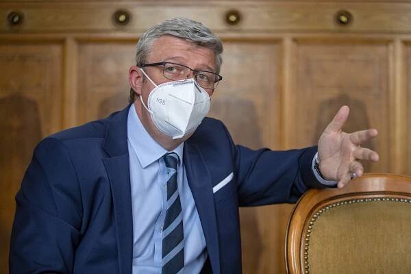 Ustanovující schůze Sněmovny začala. Hnutí ANO navrhne na předsedu Havlíčka