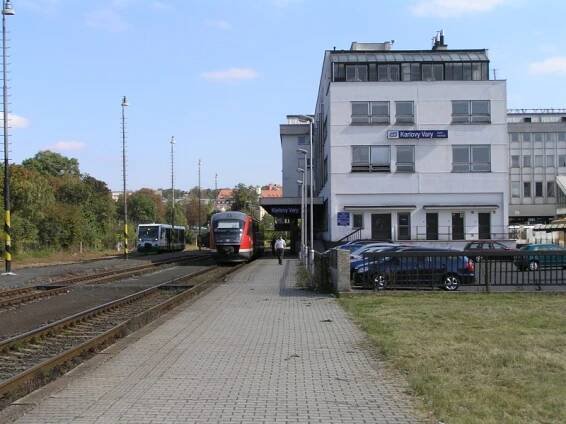 Revitalizace dolního nádraží v Karlových Varech se odkládá
