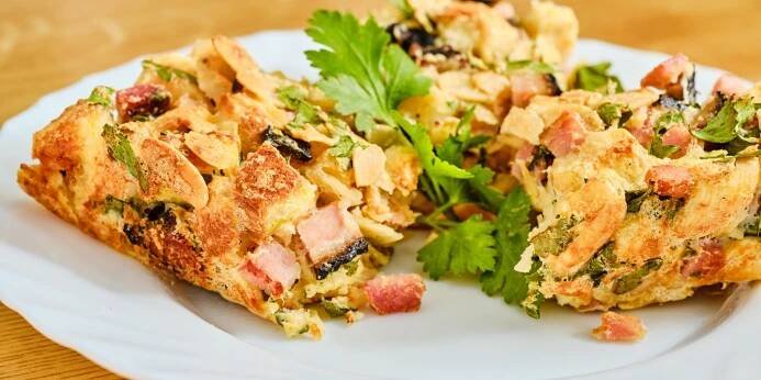 Recept na velikonoční nádivku s uzeným masem a kopřivami