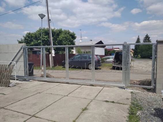 Pojezdové a samonosné brány