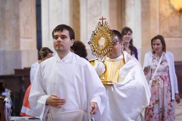 Slavnost 1. sv. přijímání - 19.6.2022 | Farnost Křtiny