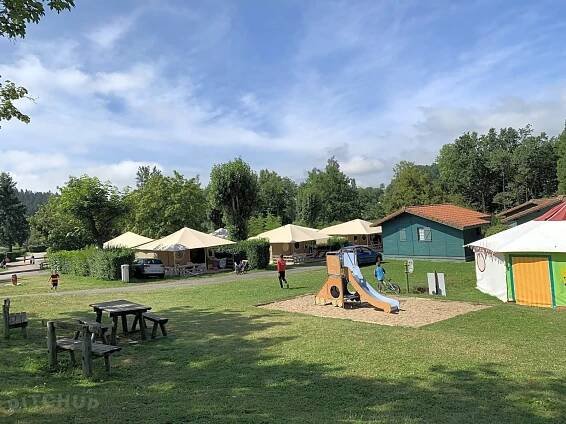 Camping Le Lac des Sapins | Francouzské alpy | VacanceSelect.com
