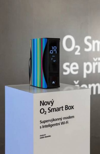 Instalace nového O2 Smart Box, který navrhl Zoltán Matuška. Foto Anna Pleslová