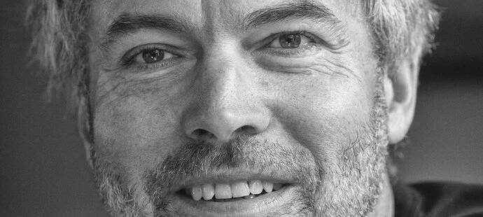 Její otec Petr Kellner zemřel na Aljašce při pádu helikoptéry