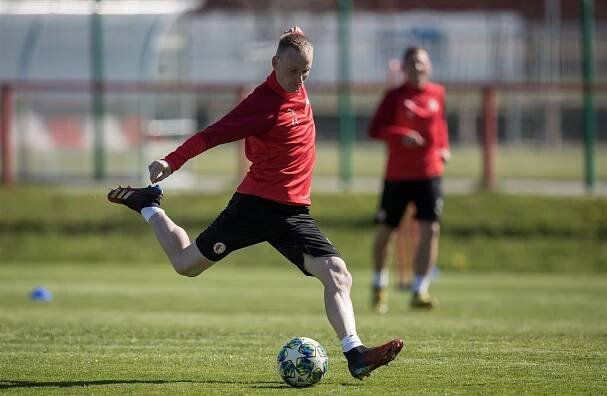 Do fotbalu přišla velká změna. Kluby dočasně mohou střídat během zápasu až pětkrát