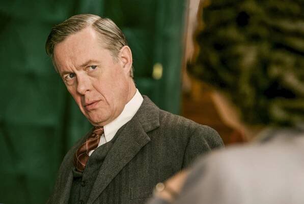 The Halcyon - Episode 1 - Z filmu - Alex Jennings