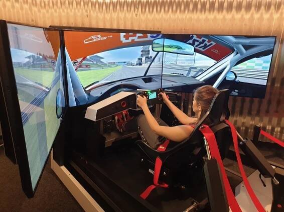Profesionální simulátor Formule 1 - Zážitky.cz