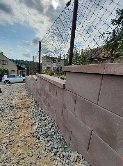 Oplocení , betonové ploty a opěrné zdi Kladno -