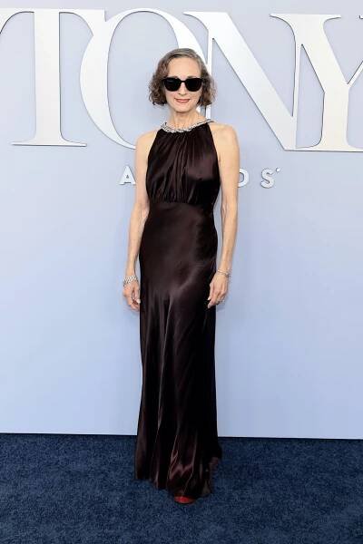 Bebe Neuwirth - Actress, Singer, Dancer
