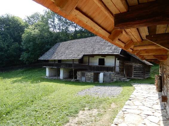 Fotografie - Hospodářské stavení z Městěčka u Olbramovic - Skanzen Vysoký Chlumec - 06.06.2018