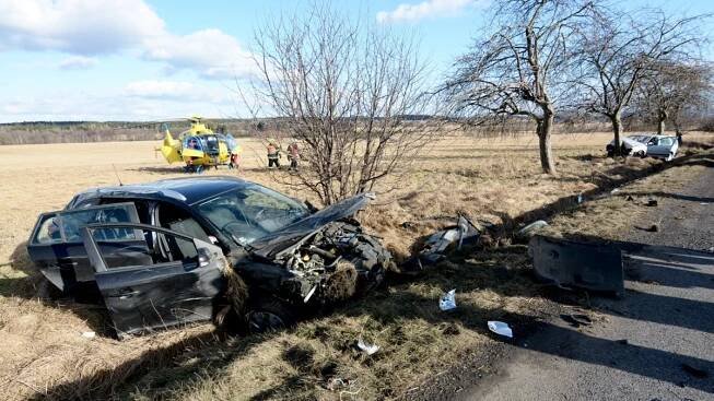 FOTO: U vážné nehody zasahoval vrtulník