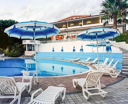 First Minute Pineta Petto Bianco Villaggio Hotel Capo Vaticano Itálie 2026 | Zájezdy.cz