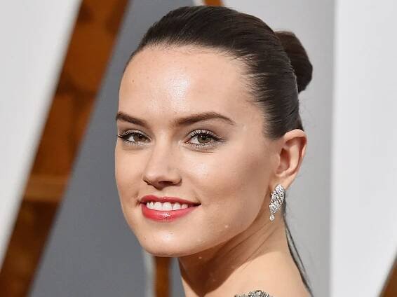 Daisy Ridley Just Got Real About What PCOS Does to Your Skin