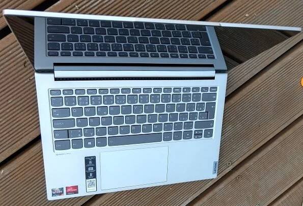 Lenovo Yoga Slim 7 Pro – skvělý výkon na cesty, ale bez dotykového displeje 13