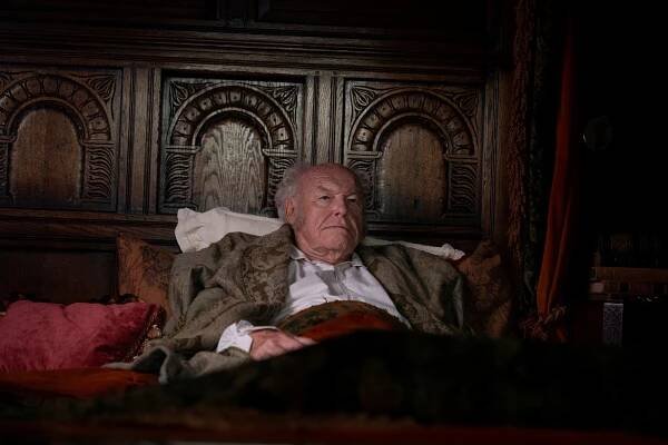 Zemřel herec Timothy West (†90), známý z Poirota či Vražd v Midsomeru