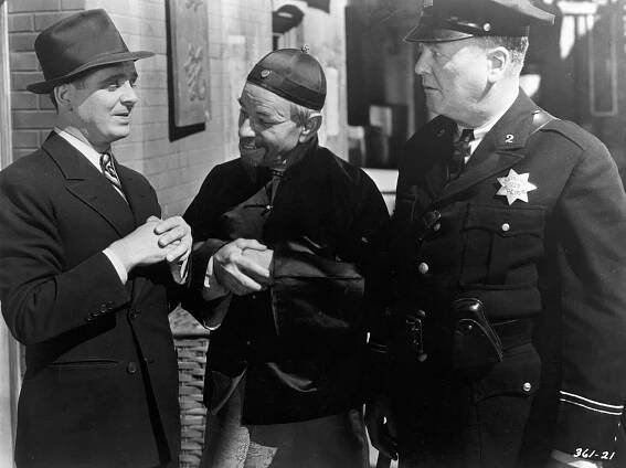 Wallace Ford, Robert Emmett O'Connor - The Mysterious Mr. Wong - Z filmu